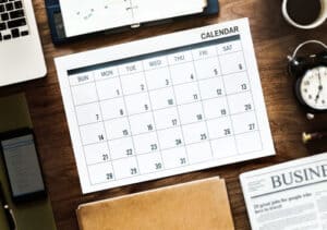 Agenda mensual en papel para organización y planificación.