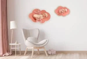 1. Bebé durmiendo en decoración de cuadros de nubes rosa, fotos para álbumes de bebés.