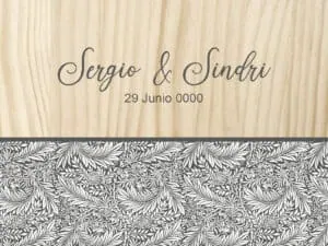 Elegante álbum de bodas, diseño en madera y detalles florales en tonos gris y blanco.