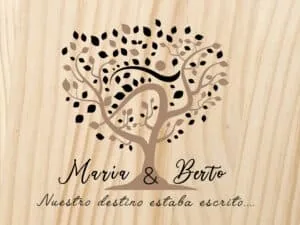 Árbol de huellas para bodas con nombres y mensaje personalizado en álbum de recuerdos.