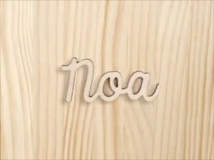 Palabra "Paz" en madera, decoración moderna y minimalista, ideal para ambientes relajantes y decorativos.
