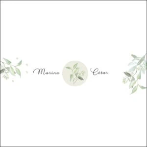 Bodas de madera con diseño elegante de hojas verdes y texto personalizado para eventos especiales.