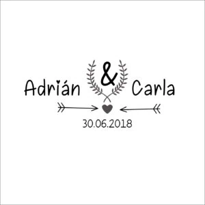 1. Álbum para bodas personalizado con nombres y fecha, diseño de corazón y ramas de laurel.