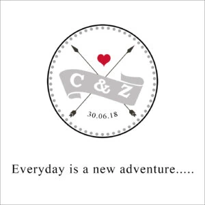 Reloj con iniciales, corazón y fecha, diseño personalizado para álbumes de recuerdos.