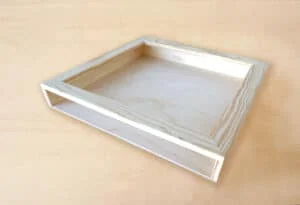 Alto дарo de madera para álbumes de fotos, acabado natural y elegante, ideal para almacenamiento y presentación.