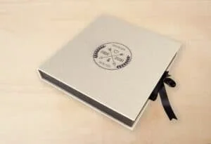 Álbumes de boda elegantes con diseño personalizado y detalles en relieve para recuerdos inolvidables.