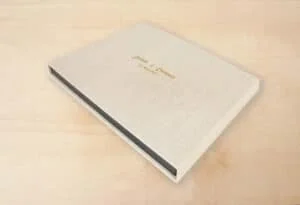 Álbum personalizado de bodas, elegante y de alta calidad, ideal para guardar recuerdos especiales.
