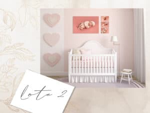 1. Cuna blanca para bebé en habitación decorada en tonos rosas y blancos.