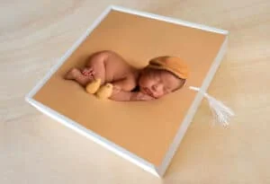 Sueño de bebé, fotografía artística en álbum 3F álbumes, recuerdos infantiles y fotografía infantil personalizada.