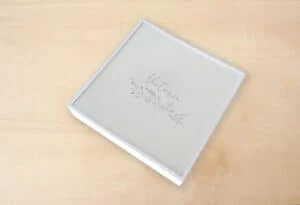 Álbum personalizado con nombre Victoria, ideal para recuerdos y eventos especiales.
