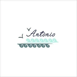 Barco con olas azules y negras y aves, logotipo para Antonio, estilo marino, diseño elegante y minimalista.